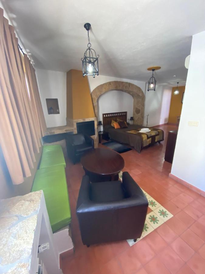Hotel Rural La Posada De Las Cigueenas Jerez De Los Caballeros Exteriér fotografie