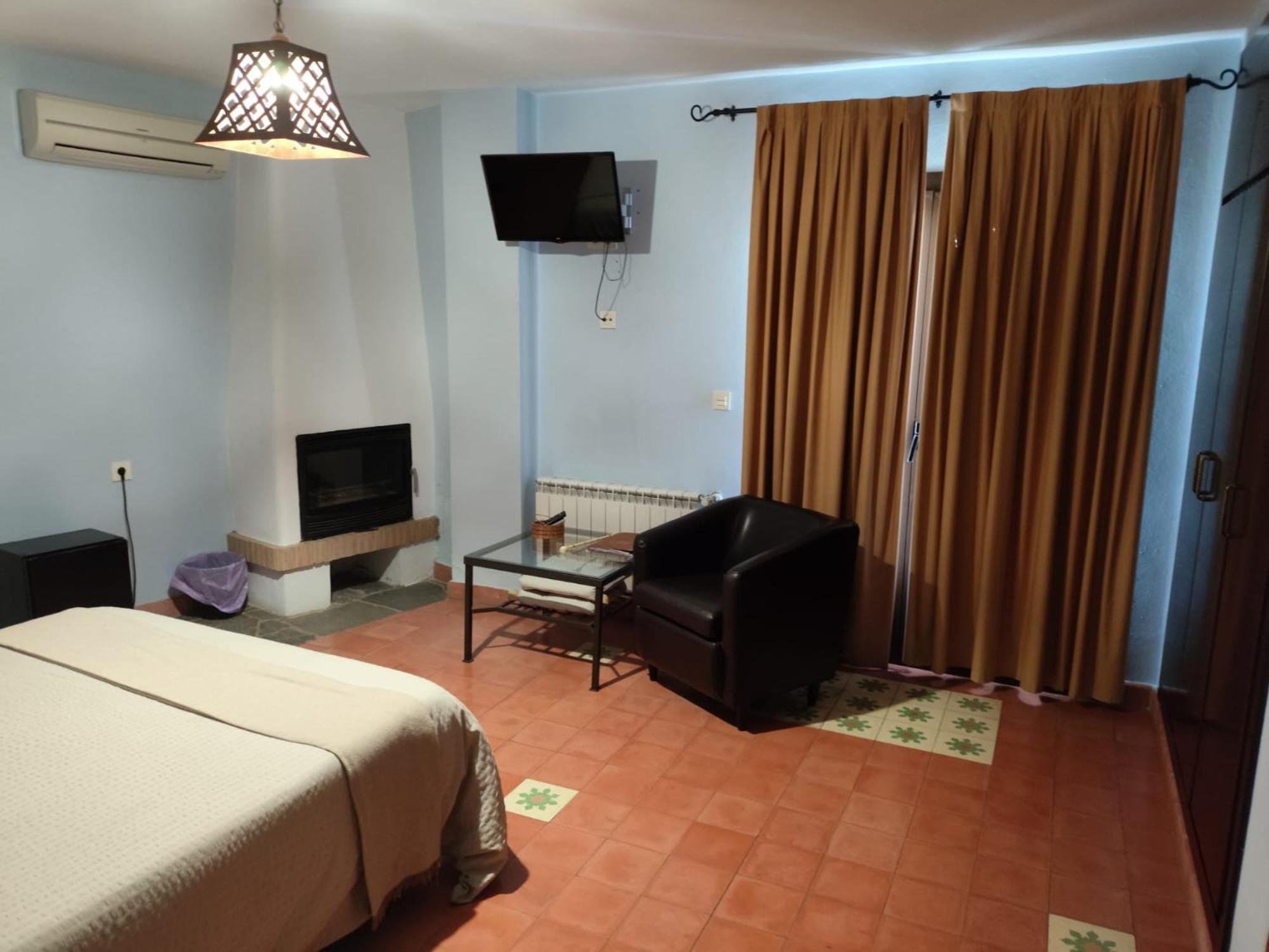 Hotel Rural La Posada De Las Cigueenas Jerez De Los Caballeros Exteriér fotografie